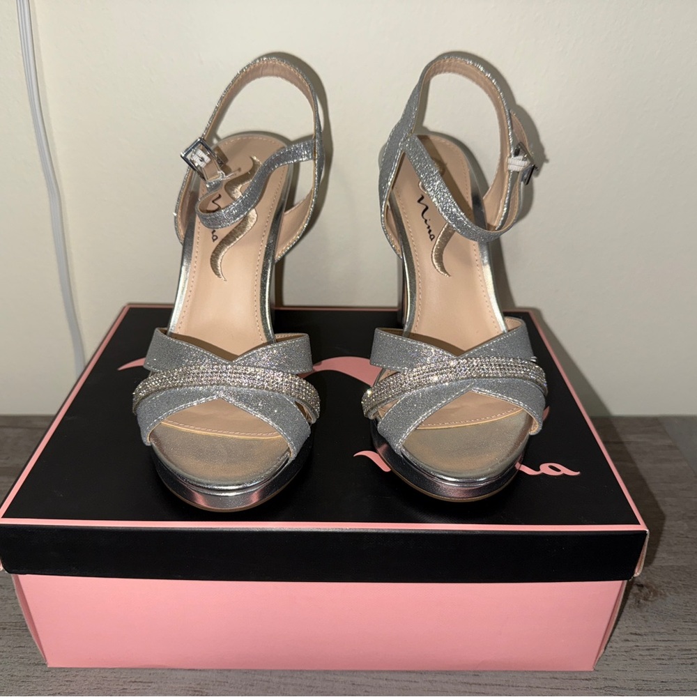 NWB Nina- Sashay- Elegant Silver Women's Sandals